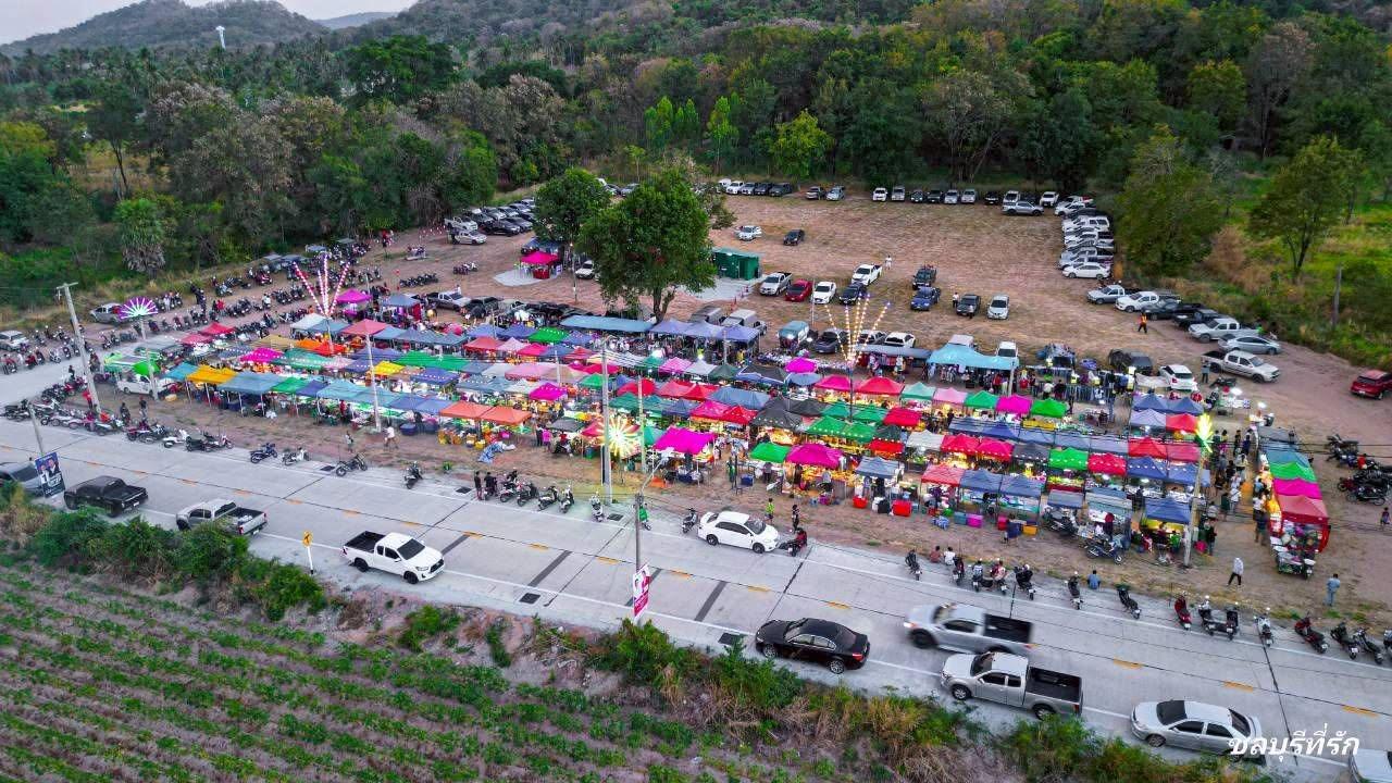 ตลาดนัดชุมชนสามแยกหนองรี ชลบุรี