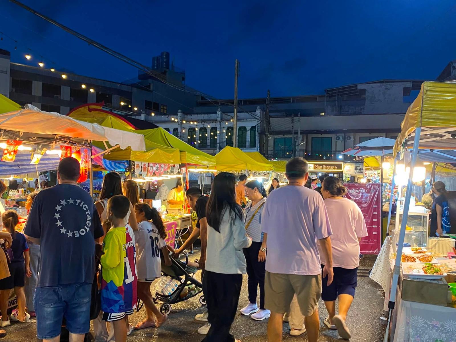 ถนนคนเดินกระบี่ Krabi Walking Street