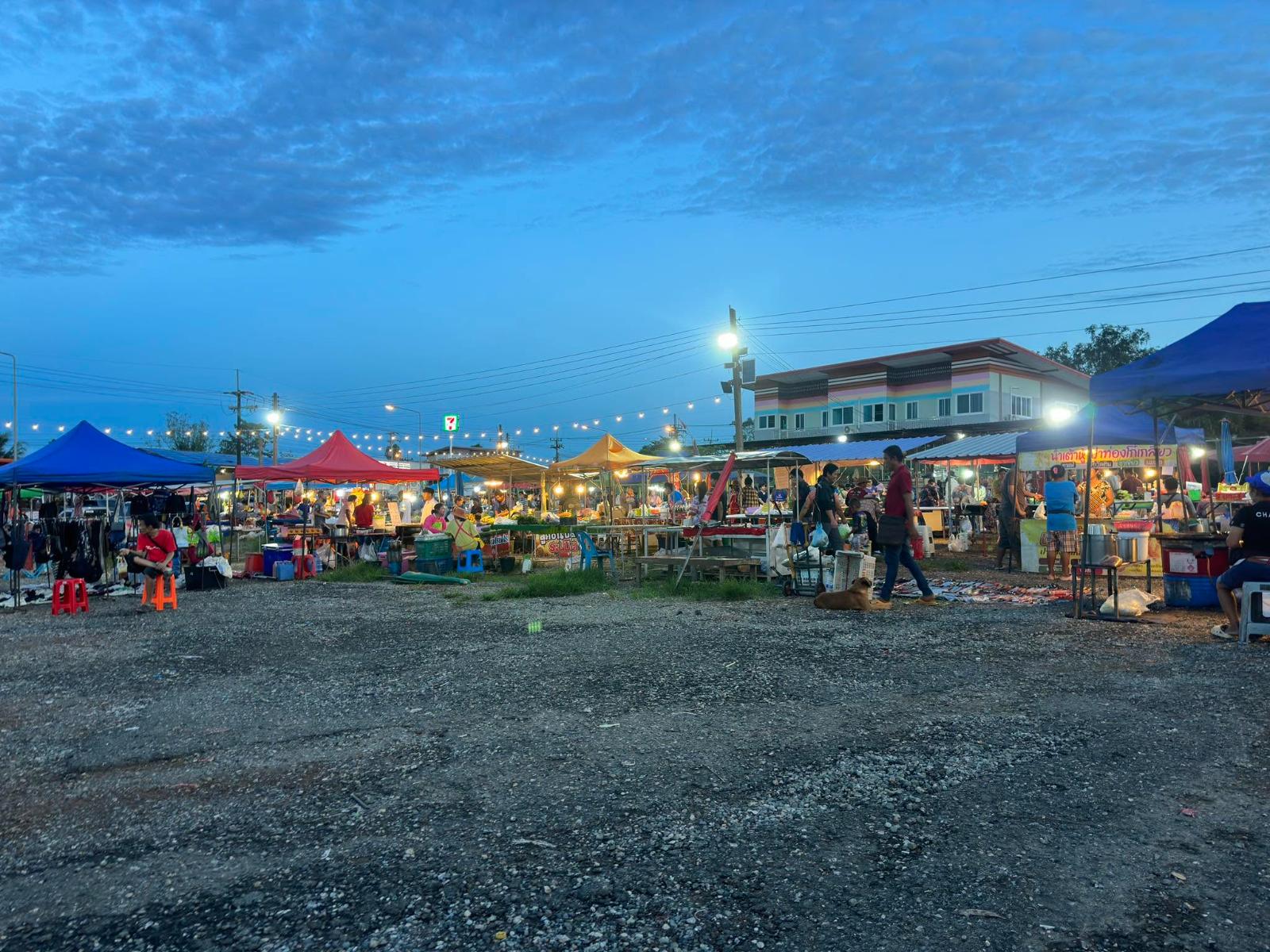 ตลาดนัดทรายทอง