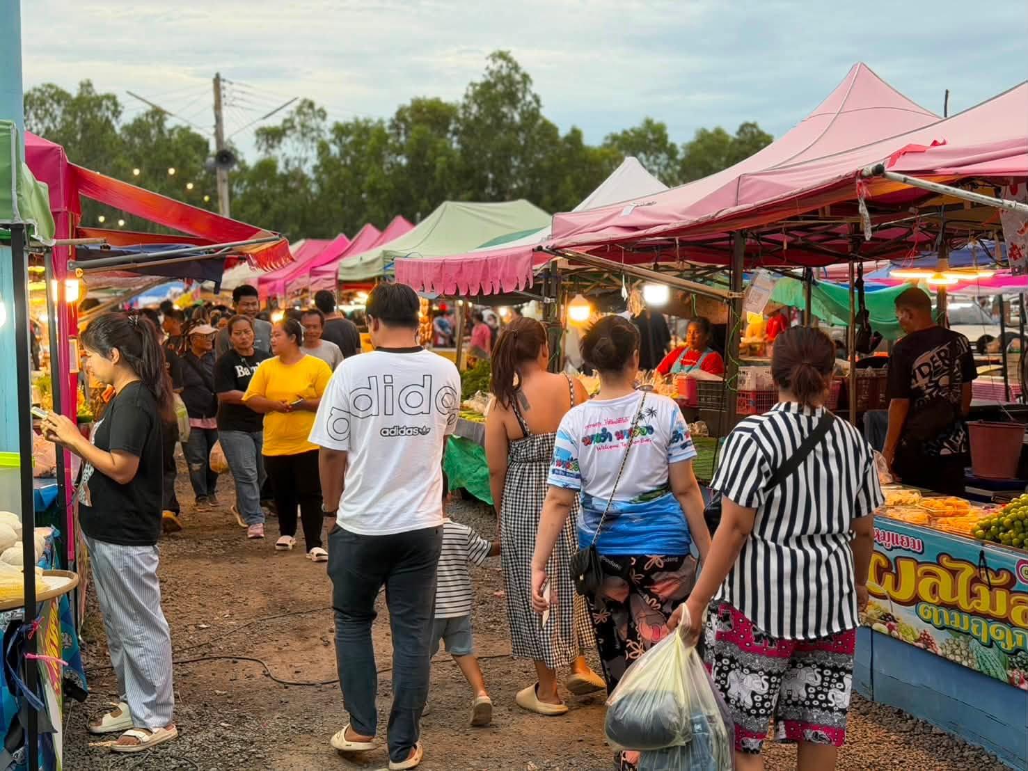 ตลาดนัดทนายโส ตลาดของชาวตะเคียนเตี้ย