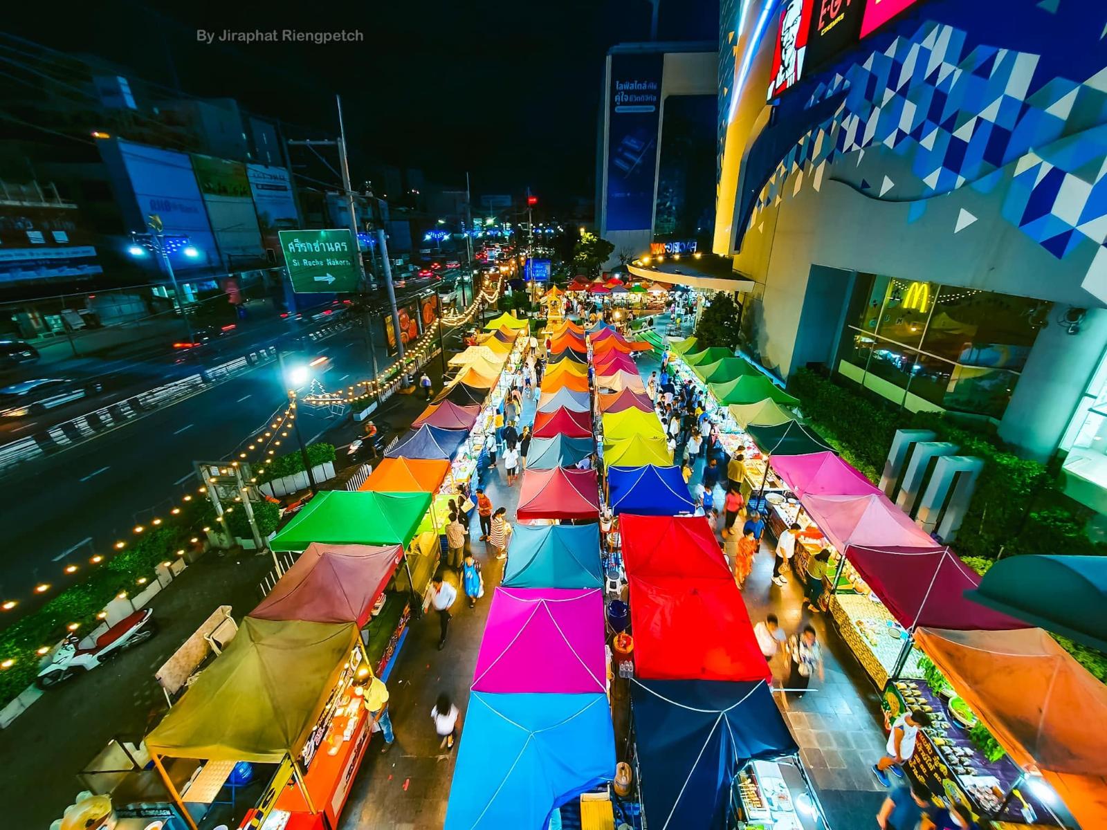 ตลาดนัด Walking Street Sriracha