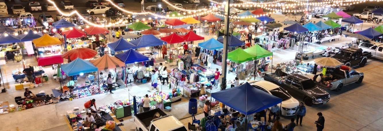 ตลาดนัดบ่ายธีรรัตน์ by บังไพรวัลย์