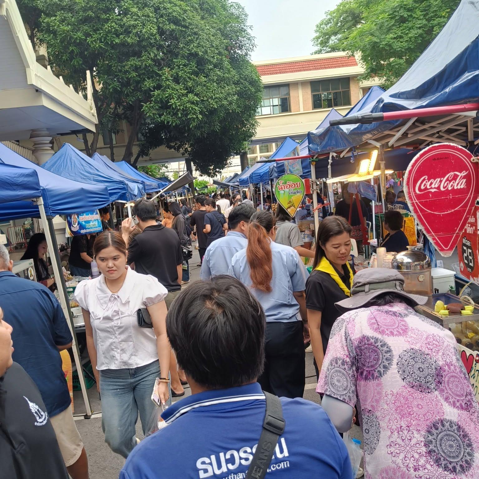 ตลาดนัดวันอังคาร ศาลากลาง จ.พระนครศรีอยุธยา