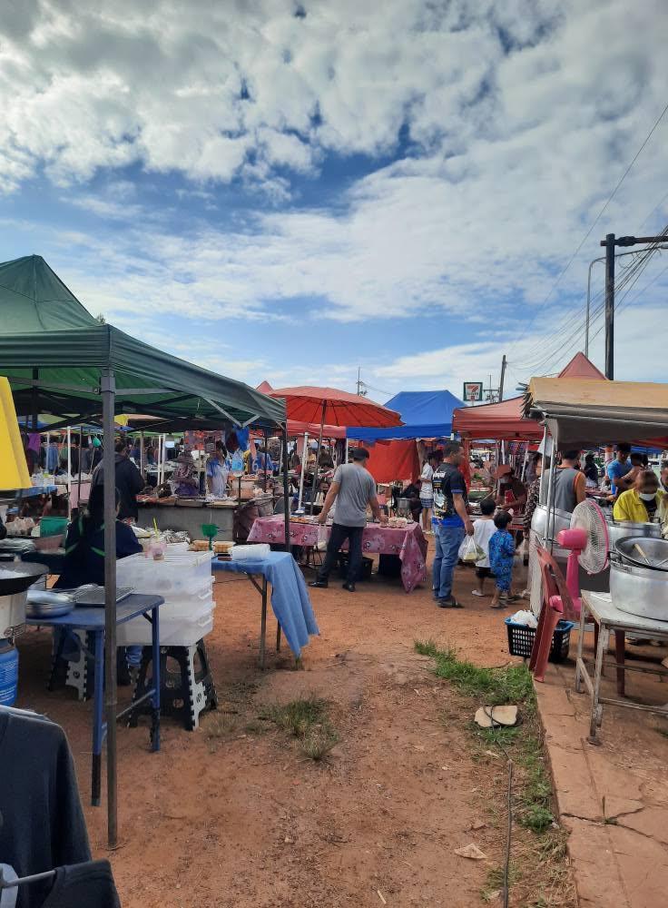 ตลาดนัด ลุงเปี๊ยกกรอกสมบูรณ์