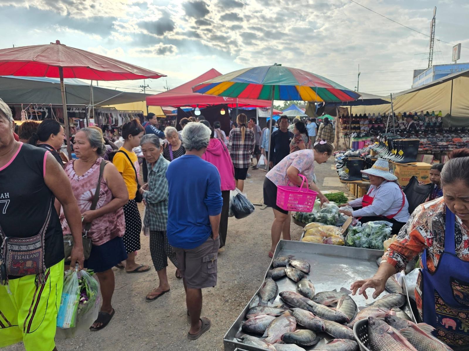ตลาดนัดเช้าวันเสาร์หนองตากยา